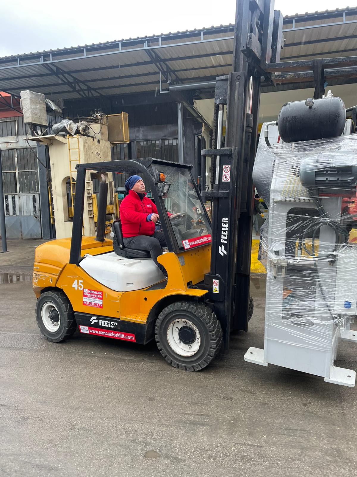 veli-baba-sanayi-sitesinde-forklift-kiralama